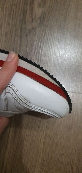 Віддам жіночі кросівки 36р.