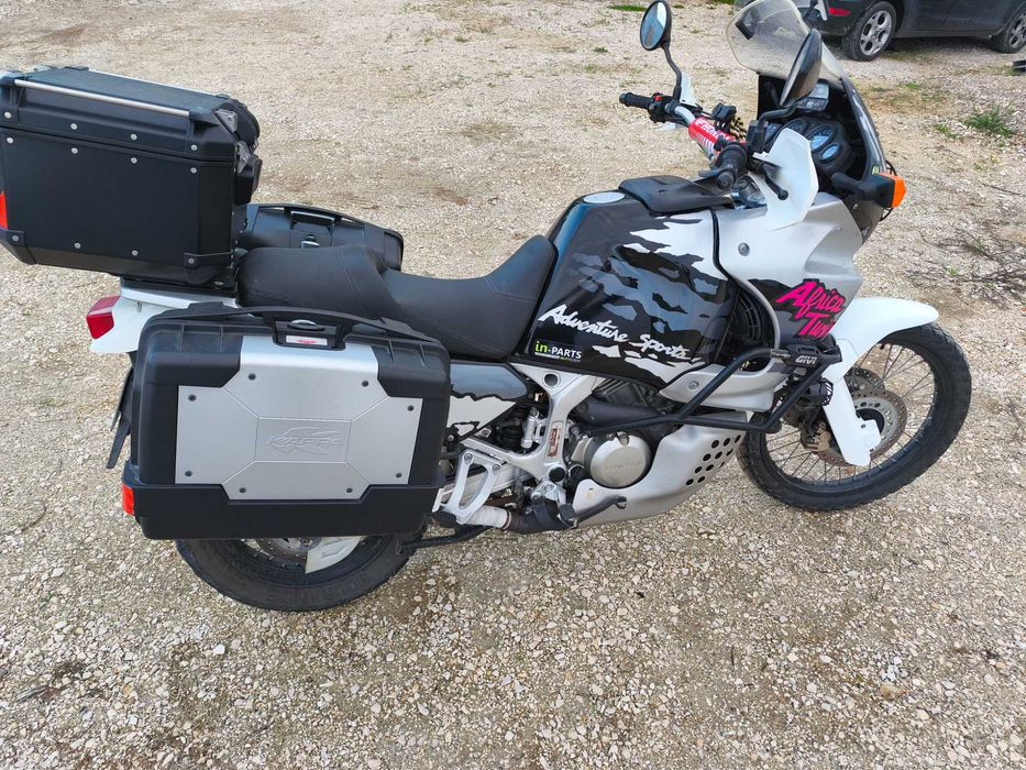 Africa Twin 750 de 95 com 40 Mil KM.