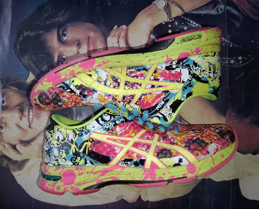 Жіночі кросівки asics