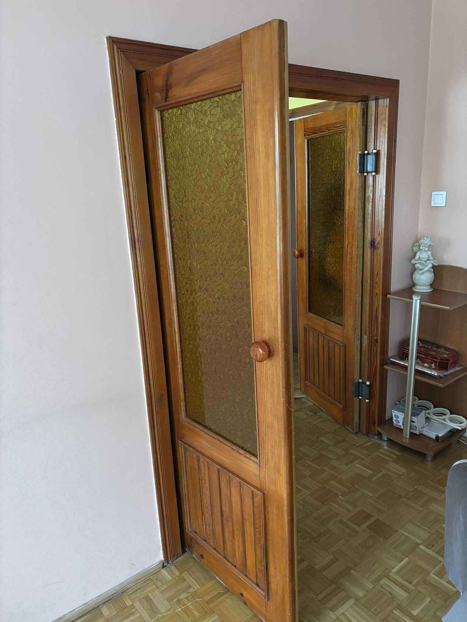 Drewniane drzwi salonowe