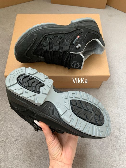 Чоловічі чорні кросівки