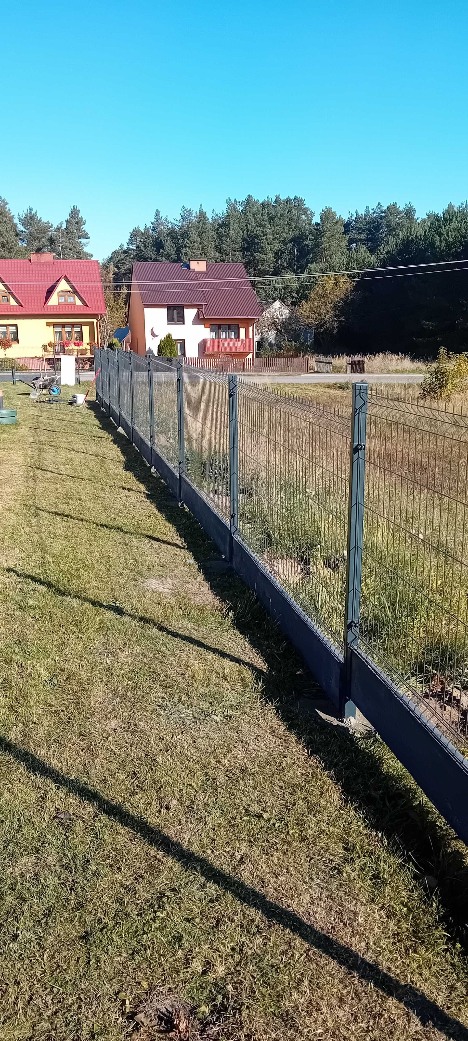 Montaż ogrodzen z materialami panelowe