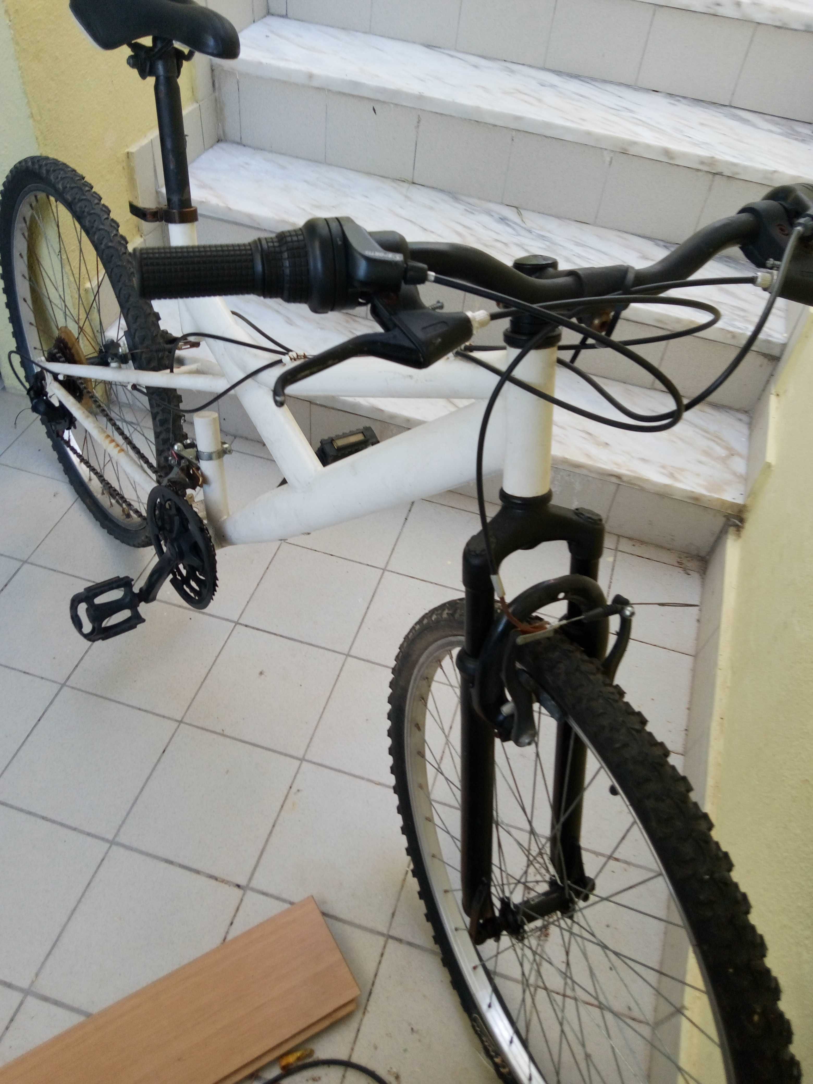 Bicicleta usada mas em bom estado roda 26