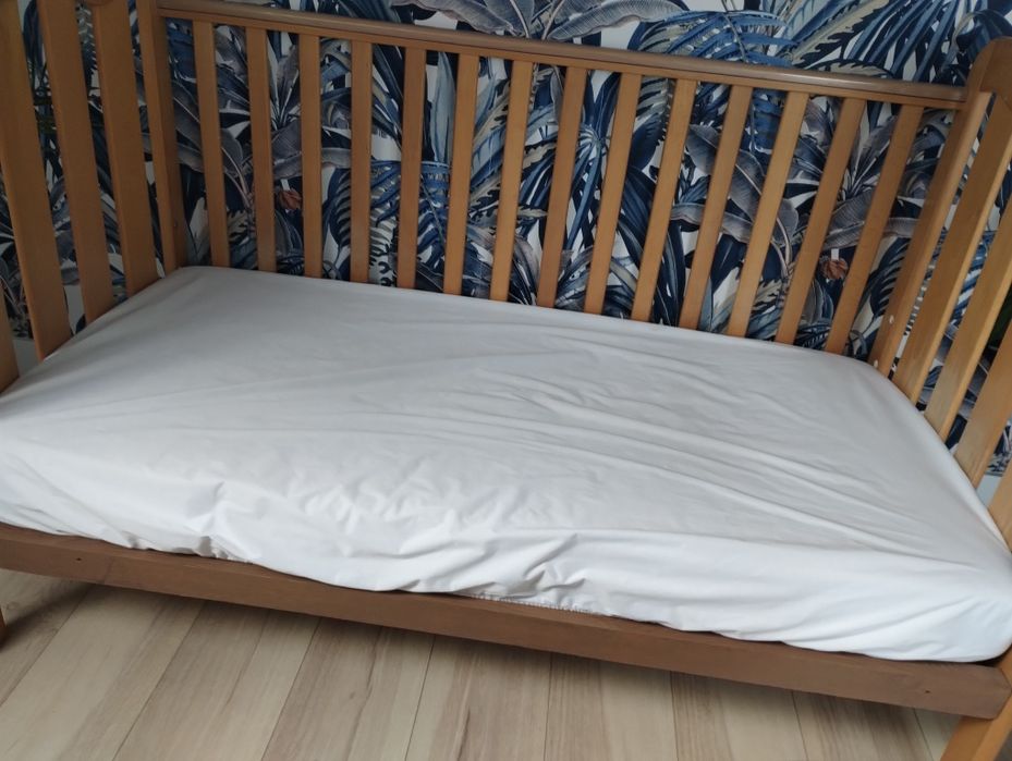 Łóżeczko dziecięce drewniane