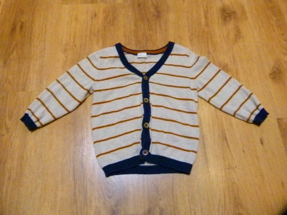 rozm 80 H&M sweter kremowy w paski na guziki chłopięcy