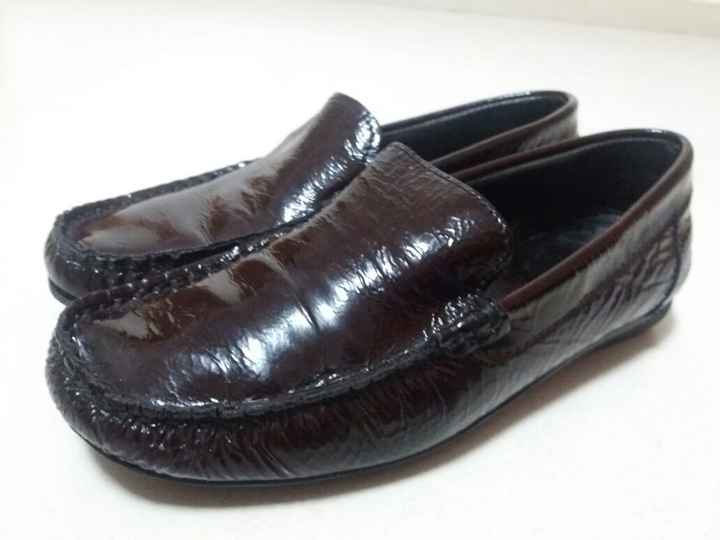 Mocassins castanhos verniz marca Lihva (tam. 35)