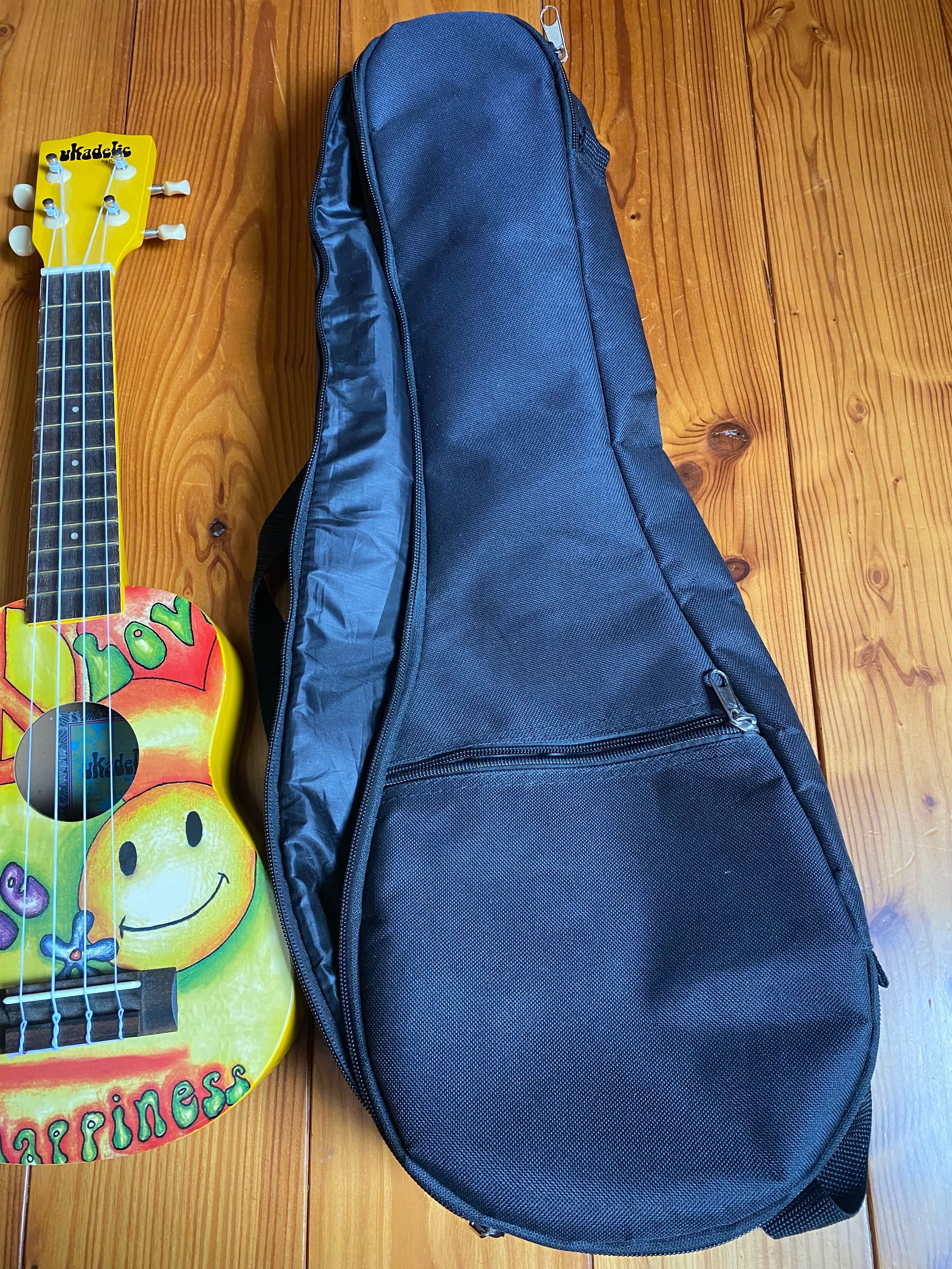 Ukulele UKADEIC BY KALA model speacelove z pokrowcem