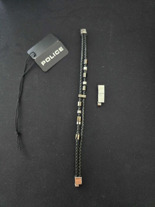 Pulseira Police - couro com pequenos detalhes