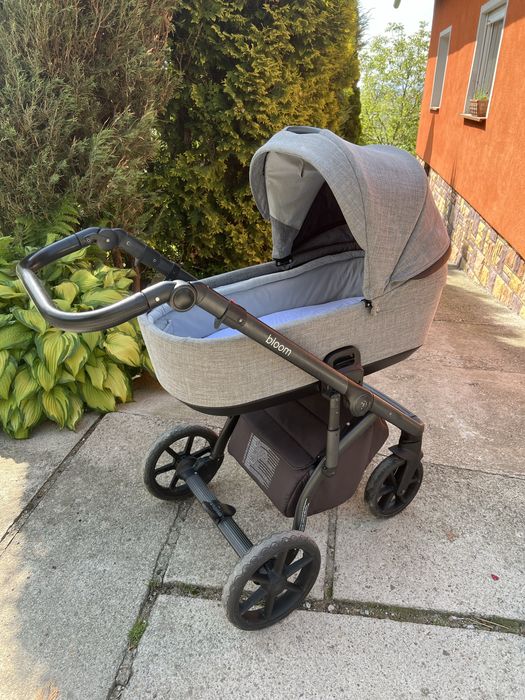 Wózek Roan Bloom 2w1 gondola + spacerowka + adaptery