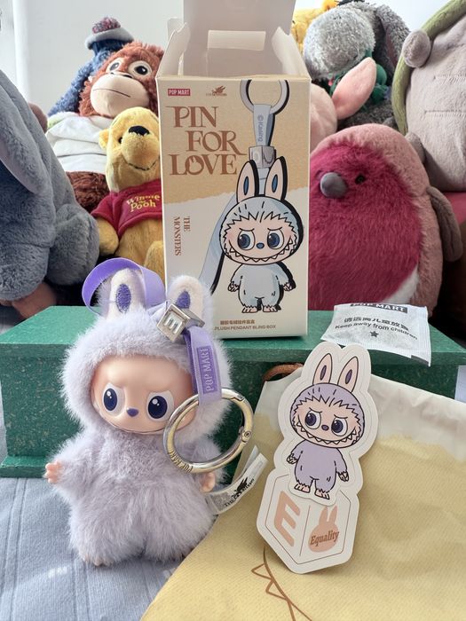 Labubu Pin for Love Letra E - Lilas  https://vm.tiktok.com/ZGdaQWkbN/