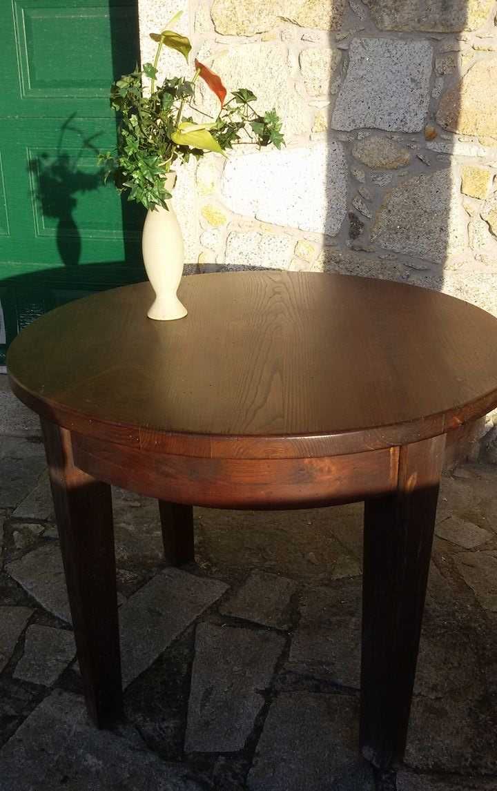 Mesa Redonda em Madeira de Castanho Maciço