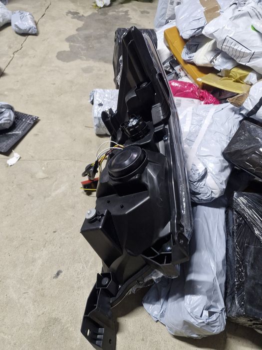 Lampa przod lewa Toyota Hilux Revo