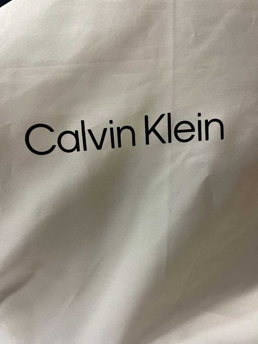 Calvin Klein | Mala nova | Cor branco-creme | Nova