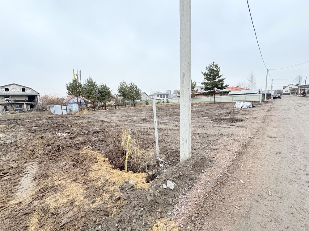 Продам ДІЛЯНКУ 10соток Під Будівництво ГАЗ ЦЕНТ КАНАЛІЗАЦІЯ Крюківщина