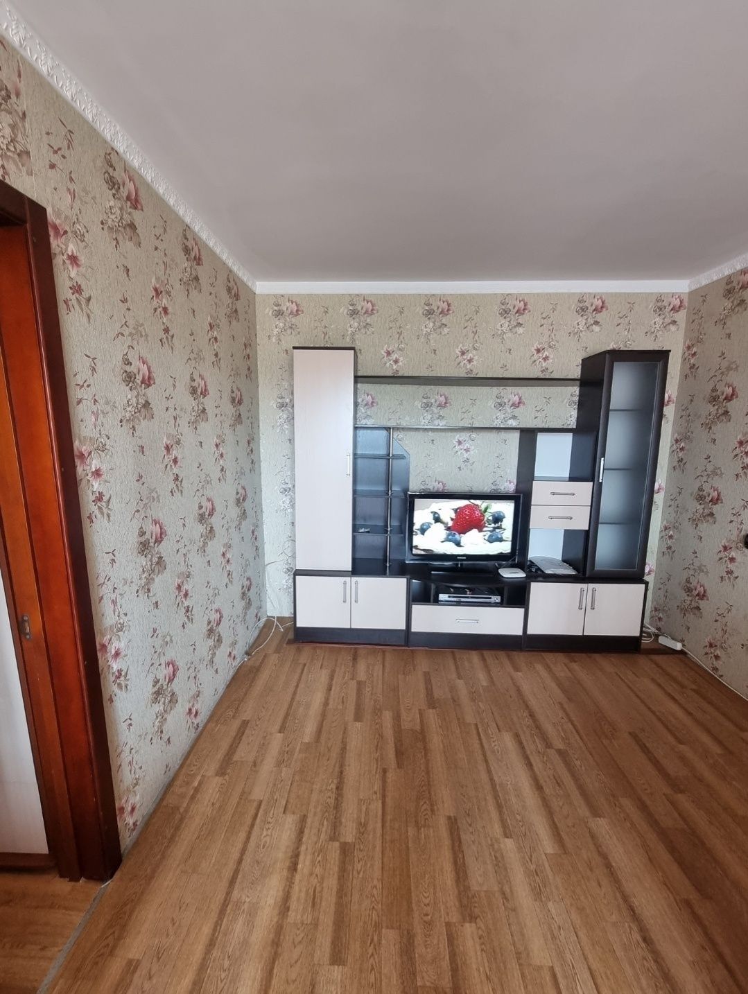 Продам отличную 2х на Коммунаре, дом возле набережной!