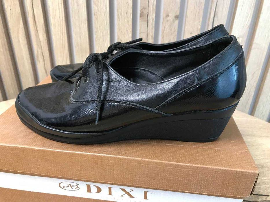 Туфли женские чёрные лаковые кожаные танкетка MIDA размер 41 бу