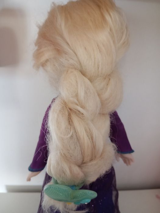 Brinquedo interativo:  Elsa Musical Frozen 2
