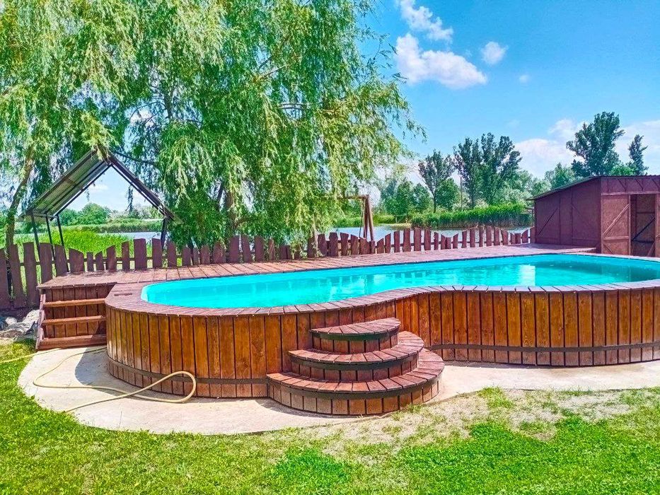 Оренда будинка дома с бассейном у реки с территорией посуточно у реки