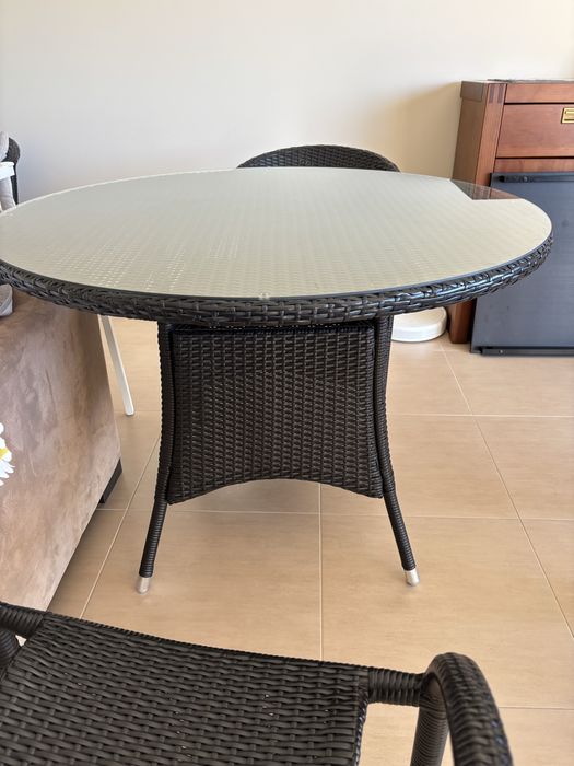 Mesa para exterior redonda com cadeiras