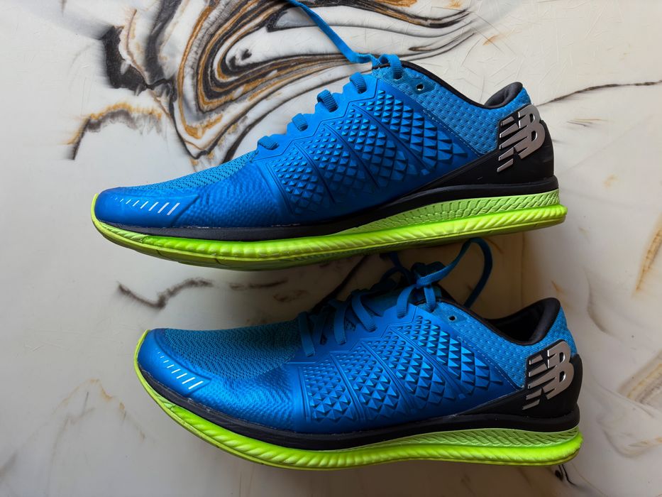 Бігові кросівки New Balance Mens FuelCell MFLCLBL оригінал