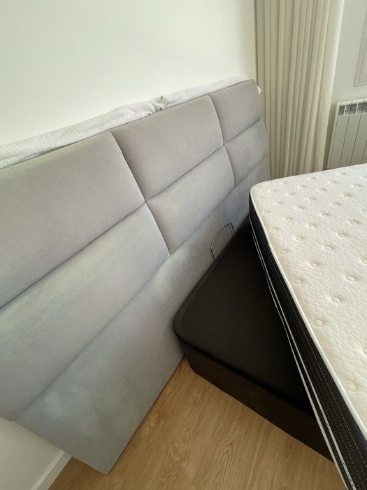 Cabeceira com sommier e colchão