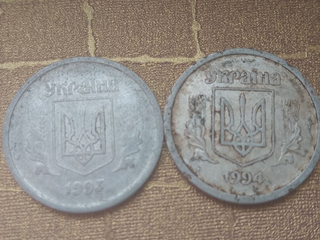 Продам монети 2 копійки 1993 і 1994 року.