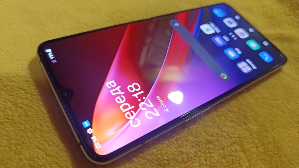 OnePlus 7T , 8+5gb./128gb.