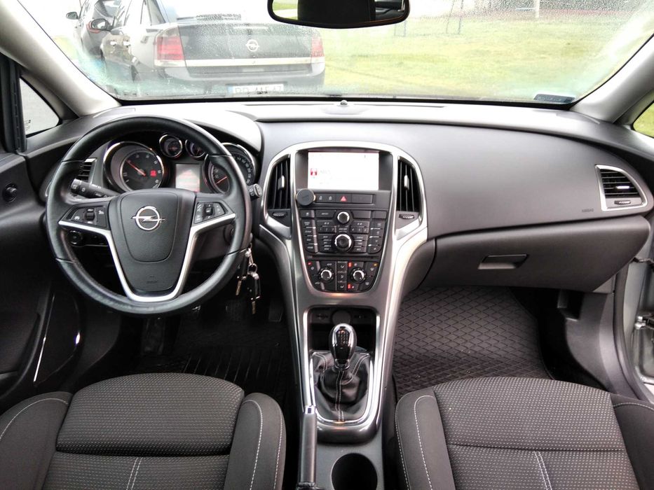 OPEL ASTRA J COSMO-dynamiczna i ekonomiczna-xenon- navi-prywatnie