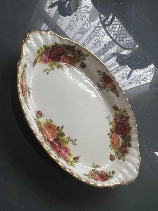 Посуд з кістяного фарфору Royal Albert Old Country Roses, Англія