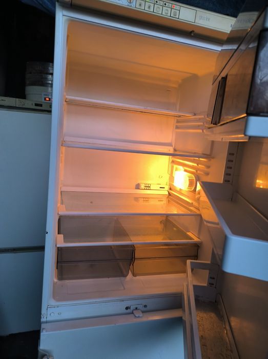 Холодильник германський двох компресорний в гарному робочому стані