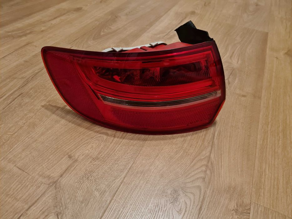 Lampa lewy tył błotnik Audi A3 8P sportback lift uszkodzona