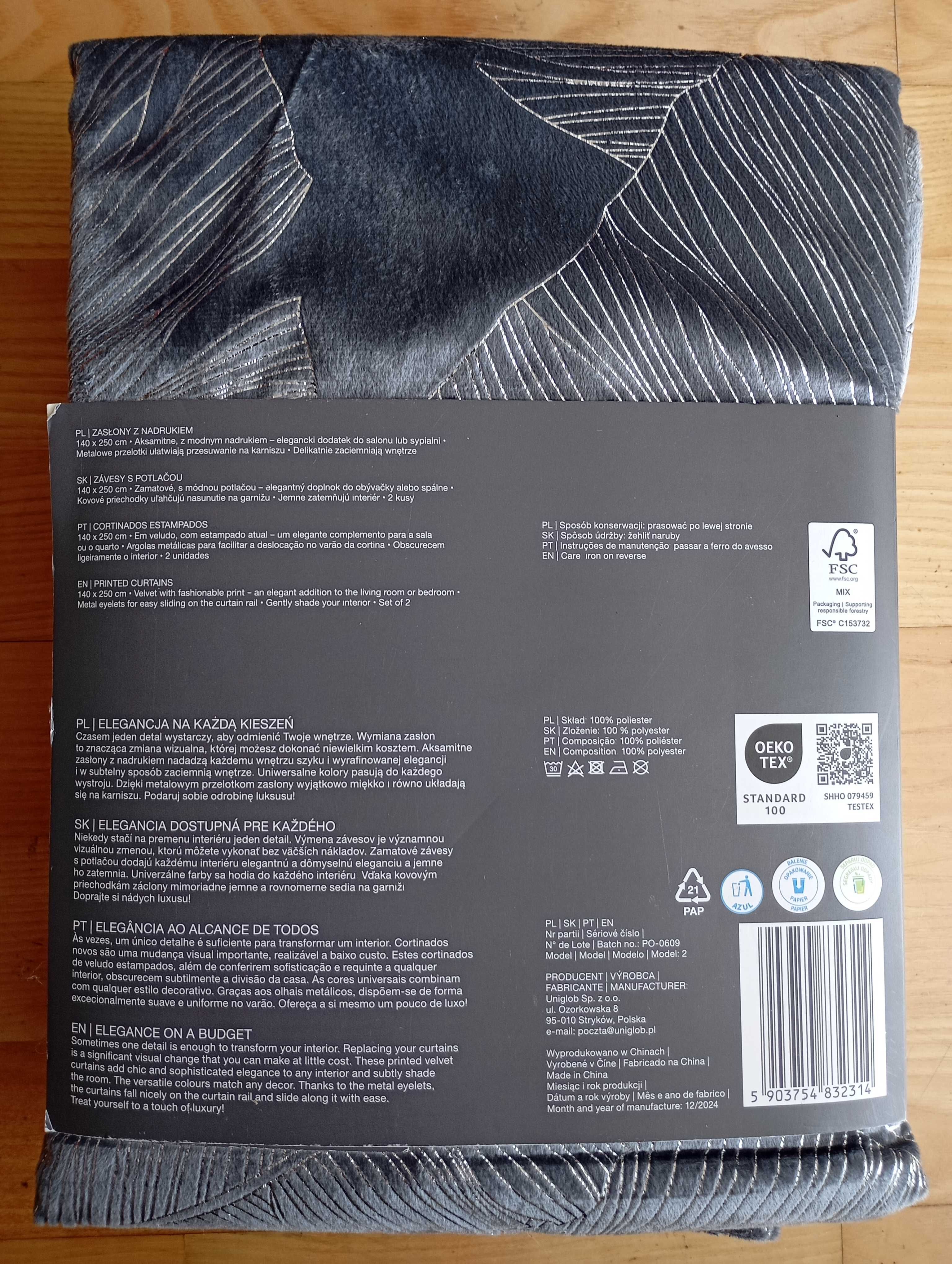 Zasłony na przelotach ze srebrną nitką 140x250