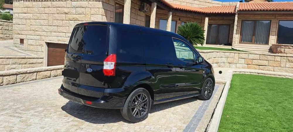 Ford transit courrier