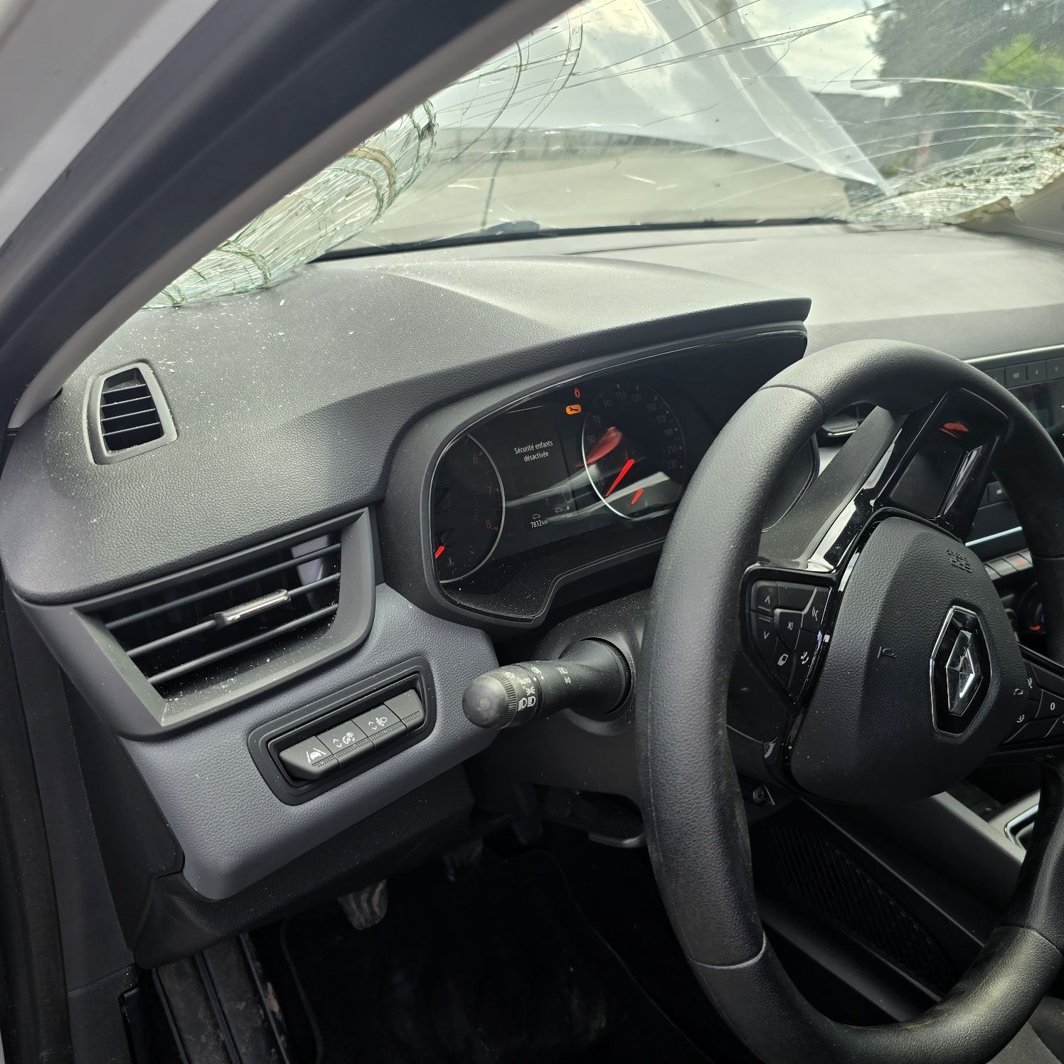 Renault clio rok 2023 przebieg 7832 km