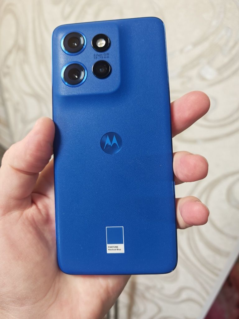Ще на гарантії Motorola edge 50 neo 8/256  смартфон , стан нового