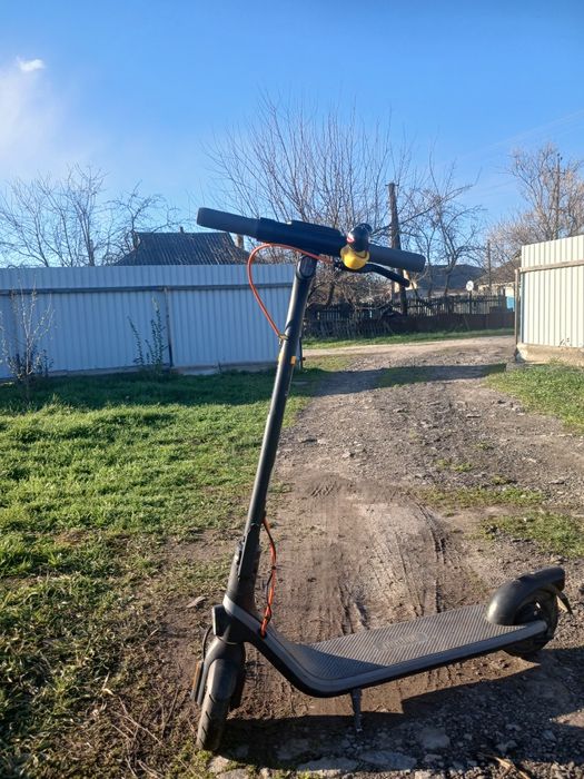 Продам електросамокат Ninebot Kickscooter E2 Plus