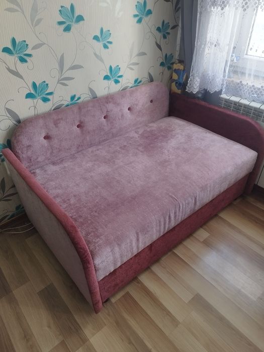 Tapczan sofa łóżko skrzynia na posciel dla dziecka 140 cm na kieszenio