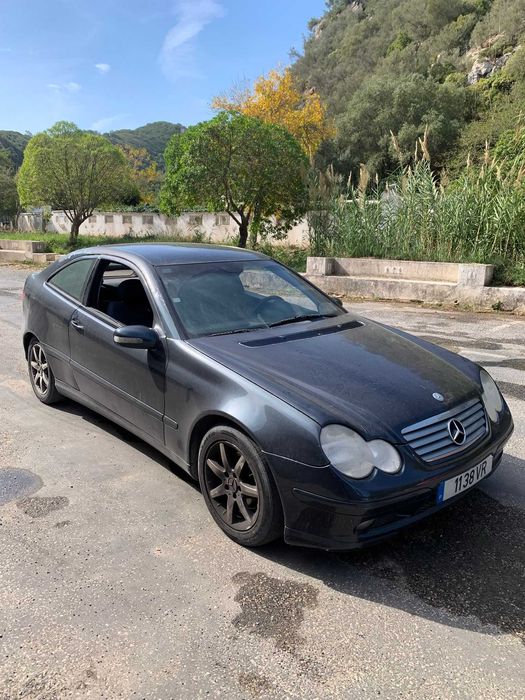 Mercedes-Benz C220 Coupé Automático
