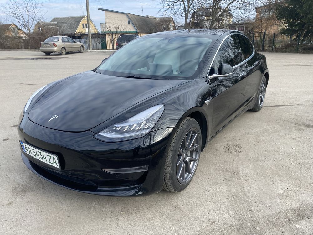 Tesla Model 3 SR+