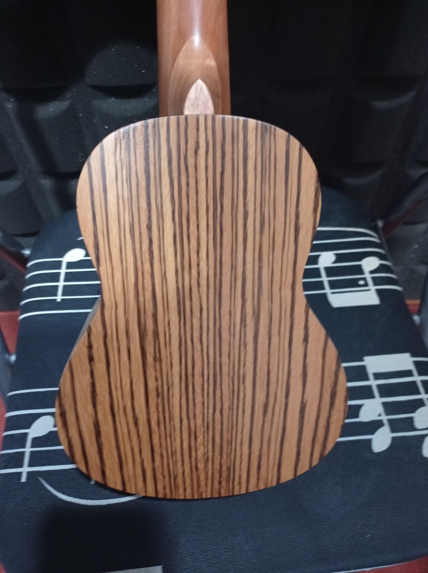 Ukulele soprano novo