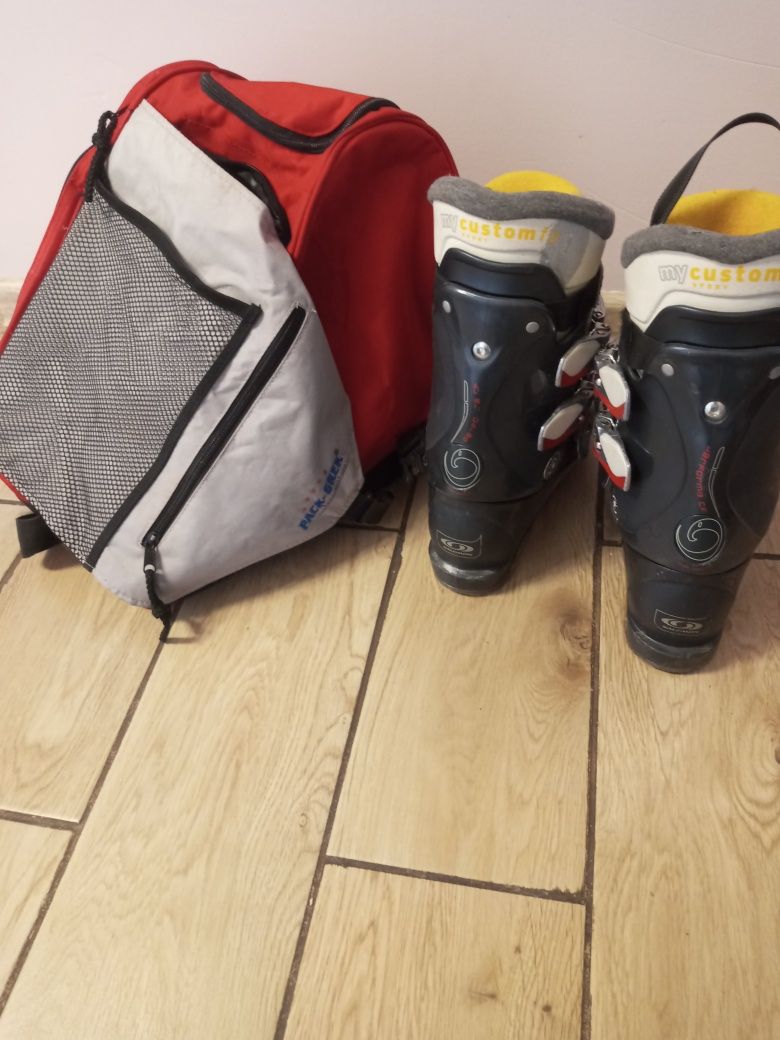 Buty narciarskie z plecakiem