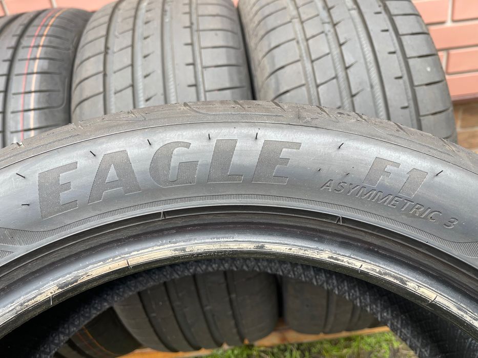 Шини. . 245/45/18