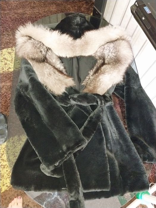 Продам итальянскую шубку,чернобурка и бобрик 36 -38 размер