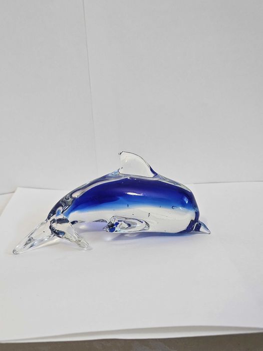 Szklany ręcznie robiony delfin