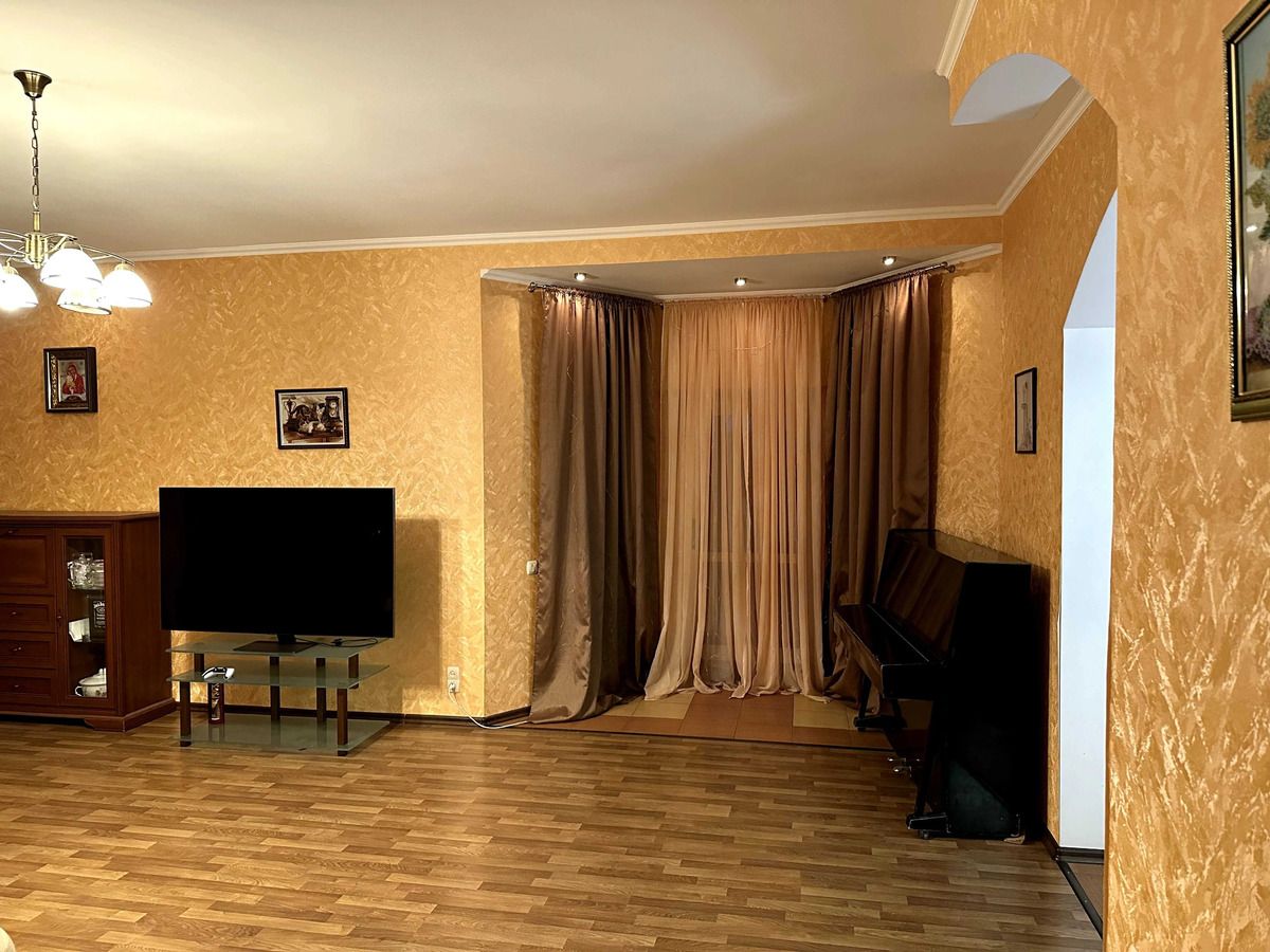 Продам добротний будинок 320 м2 на Соколівці.