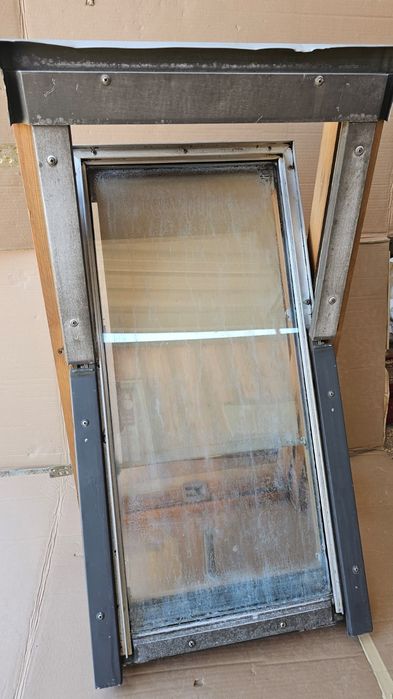 Janela de sótão/telhado fakro (velux)