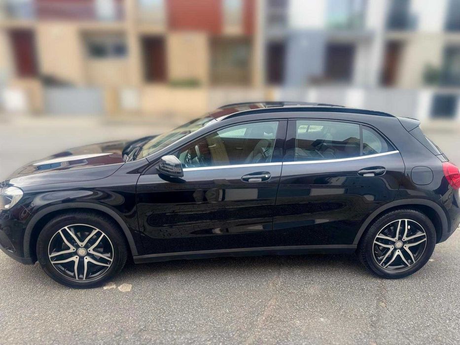 Mercedes-Benz GLA 180d - Negociável