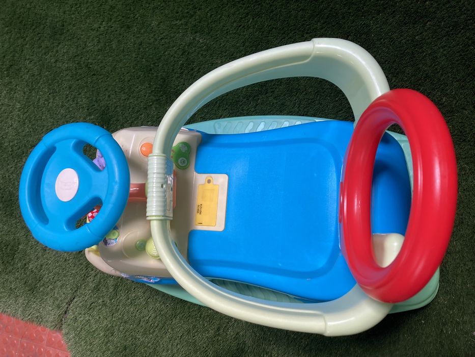 Carrinho e baloiço de criança