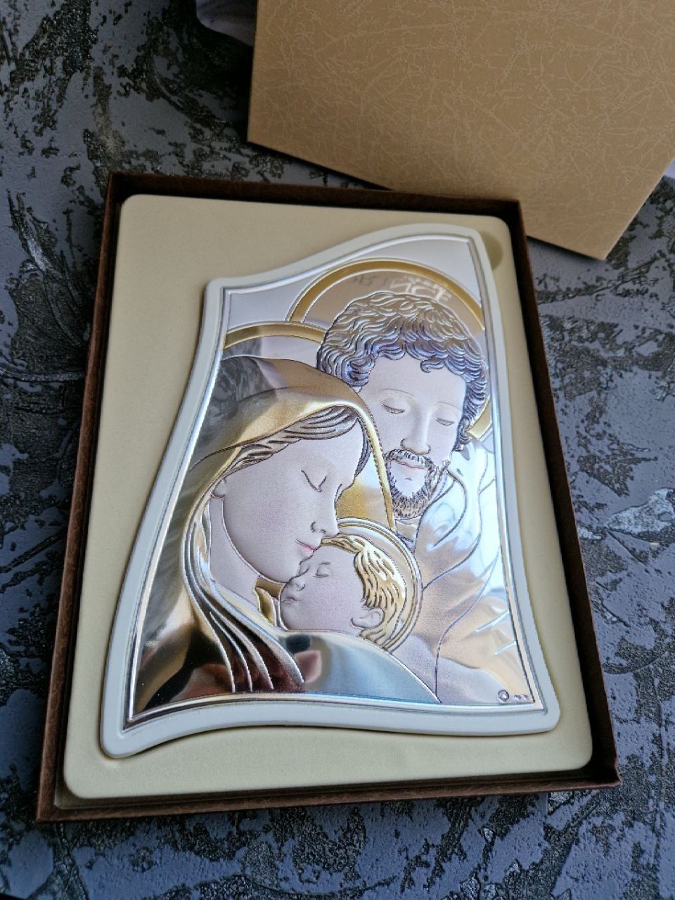 Срібна ікона свята сімя в подарунковому пакуванні