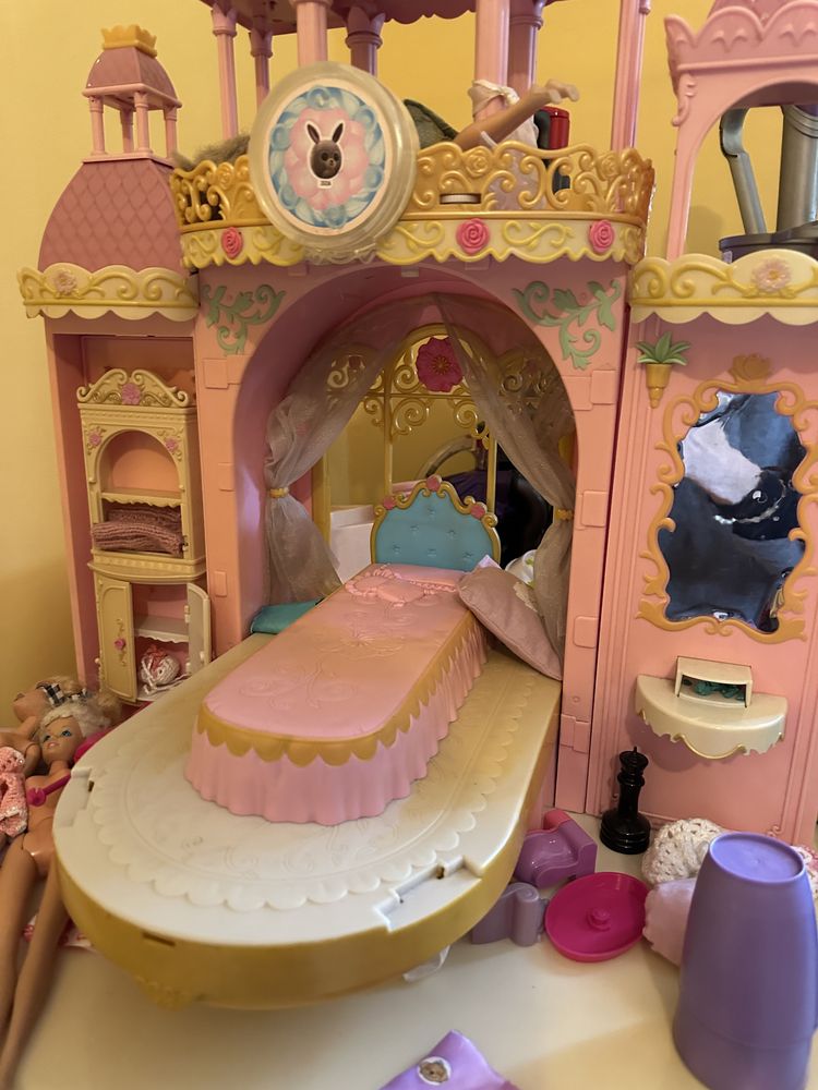 Domek palac barbie z krzeselkiem lustro toaletka